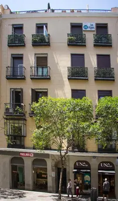 Edificio en el que se encuentra el hostal o pensión