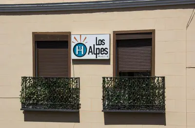 Certificado, premio, señal o documento que está expuesto en Hostal Los Alpes