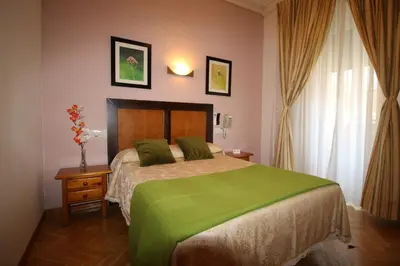 Cama o camas de una habitación en Hostal Greco Gran Vía Madrid