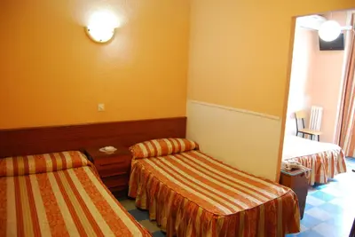 Cama o camas de una habitación en Hostal La Perla Asturiana