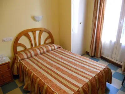 Cama o camas de una habitación en Hostal La Perla Asturiana