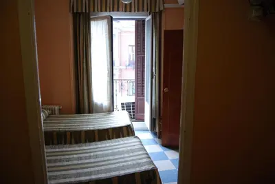 Cama o camas de una habitación en Hostal La Perla Asturiana