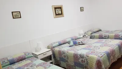 Cama o camas de una habitación en Hostal Loyola