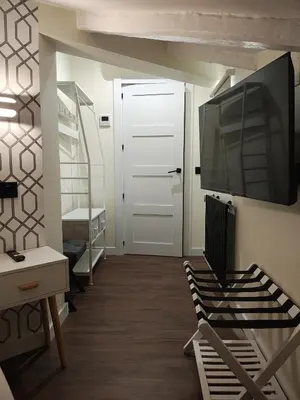 Una televisión o centro de entretenimiento en Hostal JQ Madrid 1