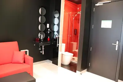 Un baño de Hotel Freedom