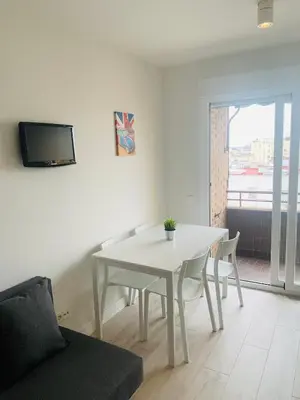 Una televisión o centro de entretenimiento en Pisos con Piscina Barrio Exclusivo-MOVISTAR ARENA alquiler temporada