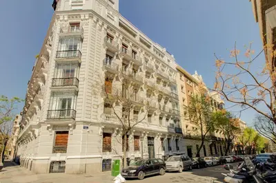 Edificio en el que se encuentra la habitación en casa particular