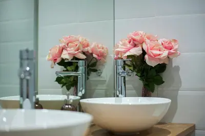 Un baño de Hellenhost - Gran Vía