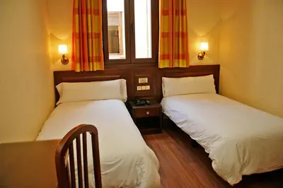 Cama o camas de una habitación en Hostal Victoria I