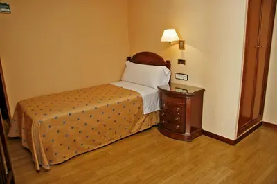 Cama o camas de una habitación en Hostal Victoria I