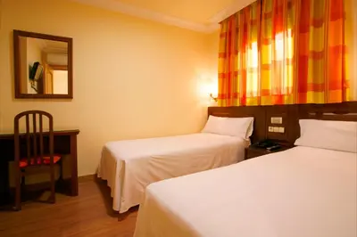 Cama o camas de una habitación en Hostal Victoria I