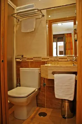 Un baño de Hostal Victoria I