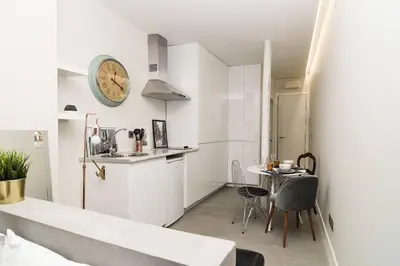 Una cocina o zona de cocina en Modern Studio in Embajadores Street by Batuecas