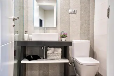 Un baño de Apartamentos Cava Baja