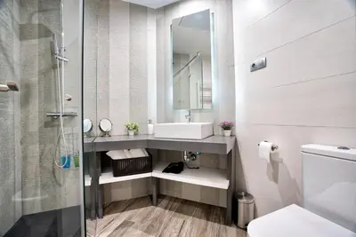 Un baño de Apartamentos Cava Baja