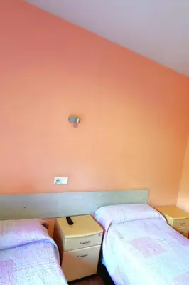 Cama o camas de una habitación en Casa de Huespedes La Asturiana