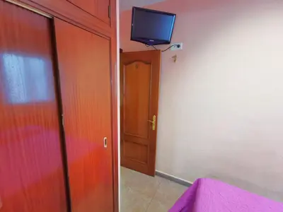 Una televisión o centro de entretenimiento en Casa de Huespedes La Asturiana