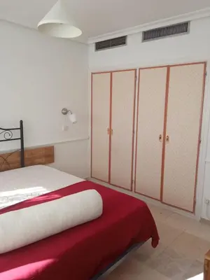 Cama o camas de una habitación en Pisos con piscina de temporada corta estancia