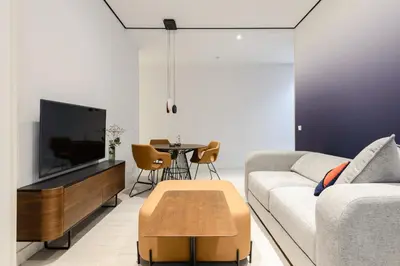 Una televisión o centro de entretenimiento en Smartrental Collection Gran Vía Centric