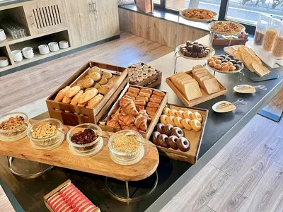 Comida en o cerca de este hotel