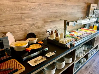 Comida en o cerca de este hotel