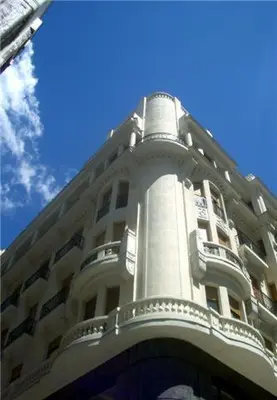 Edificio en el que se encuentra el hostal o pensión