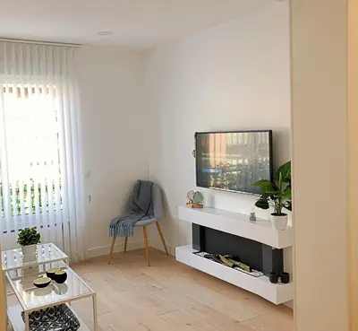 Una televisión o centro de entretenimiento en EXCLUSIVO Y LUMINOSO PISO EN EL PARQUE DEL RETIRO