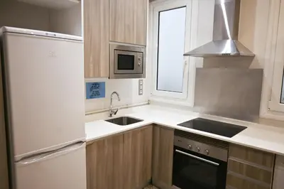 Una cocina o zona de cocina en For You Rentals Apartment TEMPORAL Madrid Paloma-La Latina PAL41