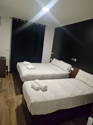 Cama o camas de una habitación en Hostal Corazón de Madrid 1