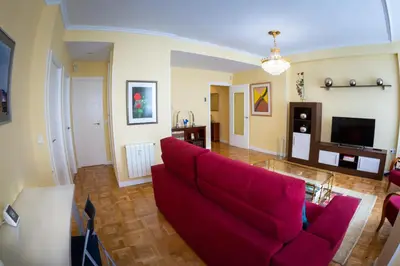 Una televisión o centro de entretenimiento en Apartamentos Duque Ventas