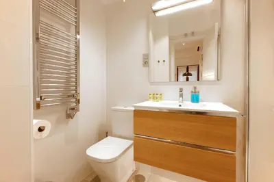 Un baño de Malasaña Downtown