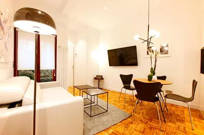 Una televisión o centro de entretenimiento en Malasaña Downtown