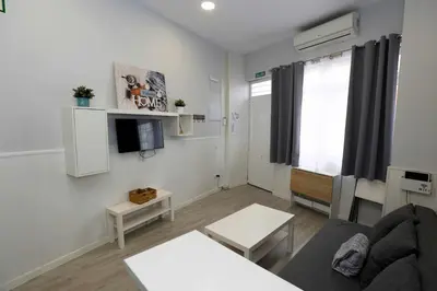 Una televisión o centro de entretenimiento en La casita de Valvanera