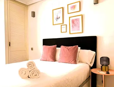 Cama o camas de una habitación en CHUECA Apartamentos Noxi
