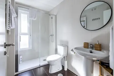 Un baño de MAD Apartments by Olala Homes