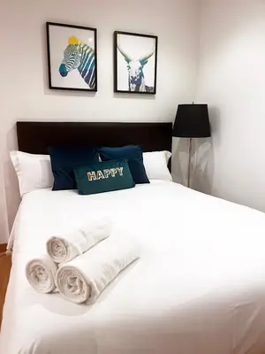 Cama o camas de una habitación en GRAN VÍA CHUECA Apartamentos Noxi