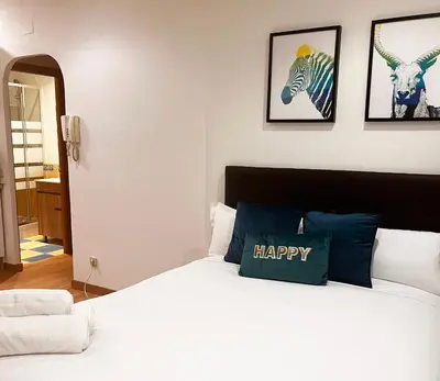 Cama o camas de una habitación en GRAN VÍA CHUECA Apartamentos Noxi