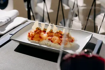 Comida en o cerca de este hotel