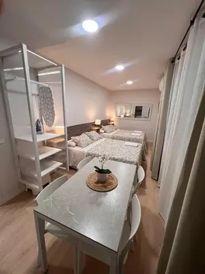Cama o camas de una habitación en Room Gran Vía Apartments