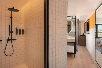 Un baño de Aloft Madrid Gran Via