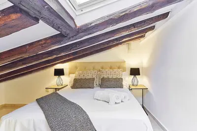 Cama o camas de una habitación en LEEWAYS APARTMENT XXIV in GRAN VÍA