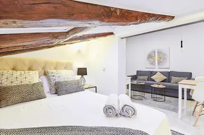 Cama o camas de una habitación en LEEWAYS APARTMENT XXIV in GRAN VÍA