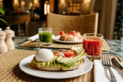 Comida en o cerca de este hotel