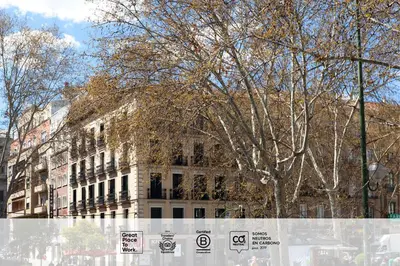 Edificio en el que se encuentra el hostal o pensión