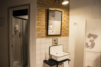 Un baño de room00 Ventura Hostel