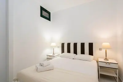 Cama o camas de una habitación en Flamenco Style Apartment PALACIO REAL, La Latina