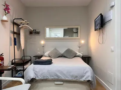 Cama o camas de una habitación en APARTAMENTO LAVAPIÉS - CENTRO MADRID