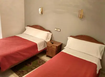 Cama o camas de una habitación en Hostal Gaudí