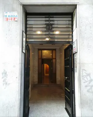Fachada o entrada de Hostal Gaudí