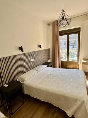 Cama o camas de una habitación en Hostal Fernández Atocha